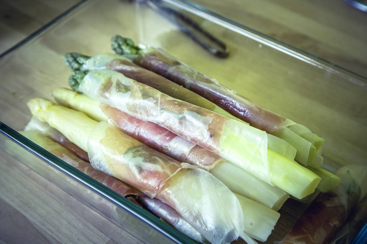 fresh bio asparagus with ham/ picture