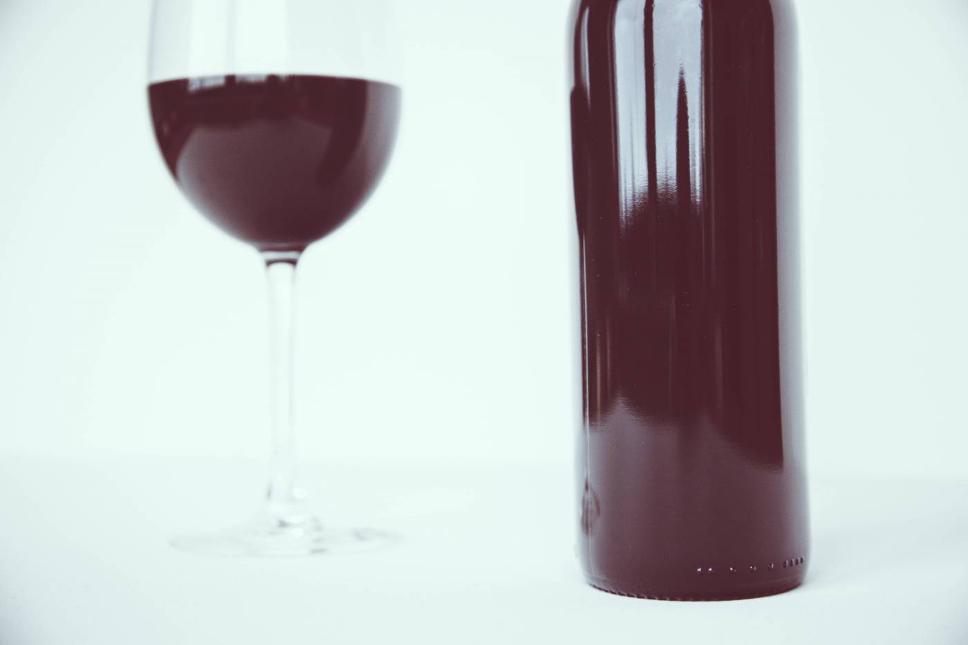 glass wine vine bottle/ picture