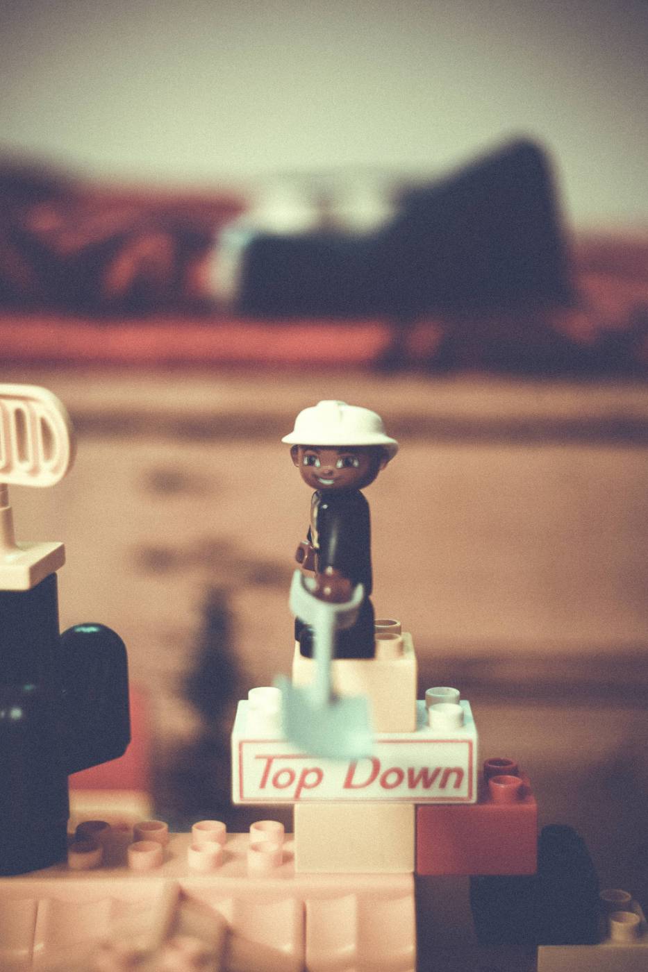 miniature building worker toy/ picture