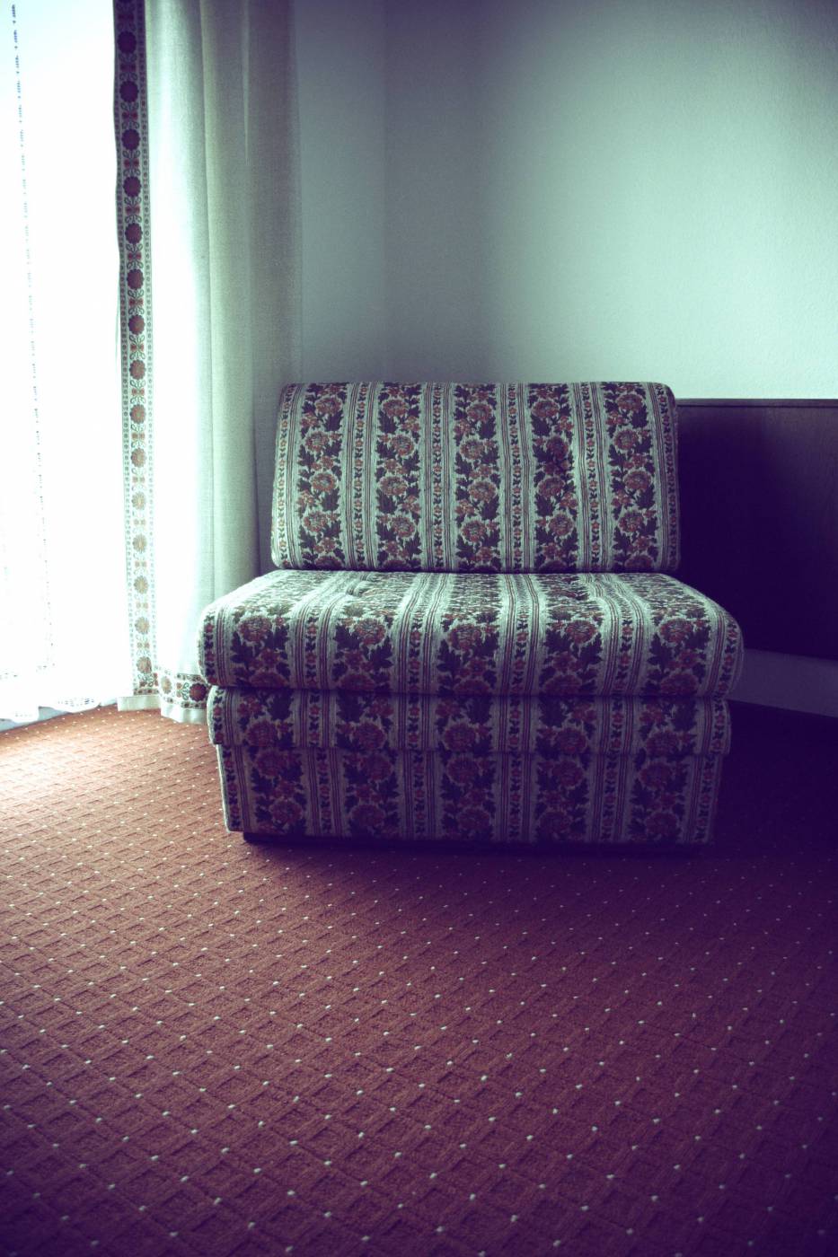 motel arm chair/ picture