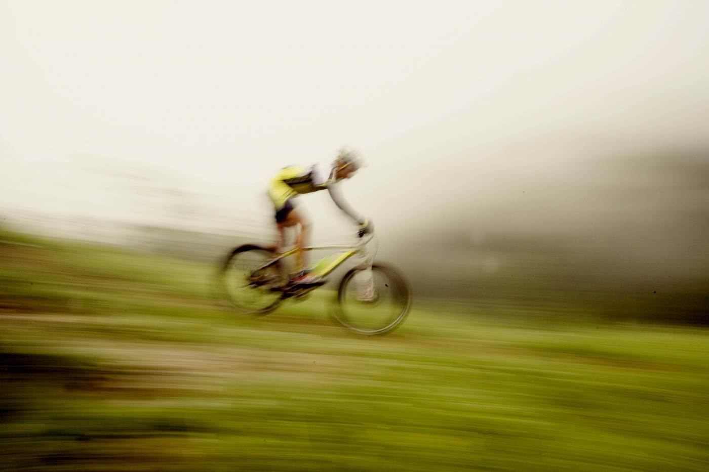 mountainbike downhill contest/ picture