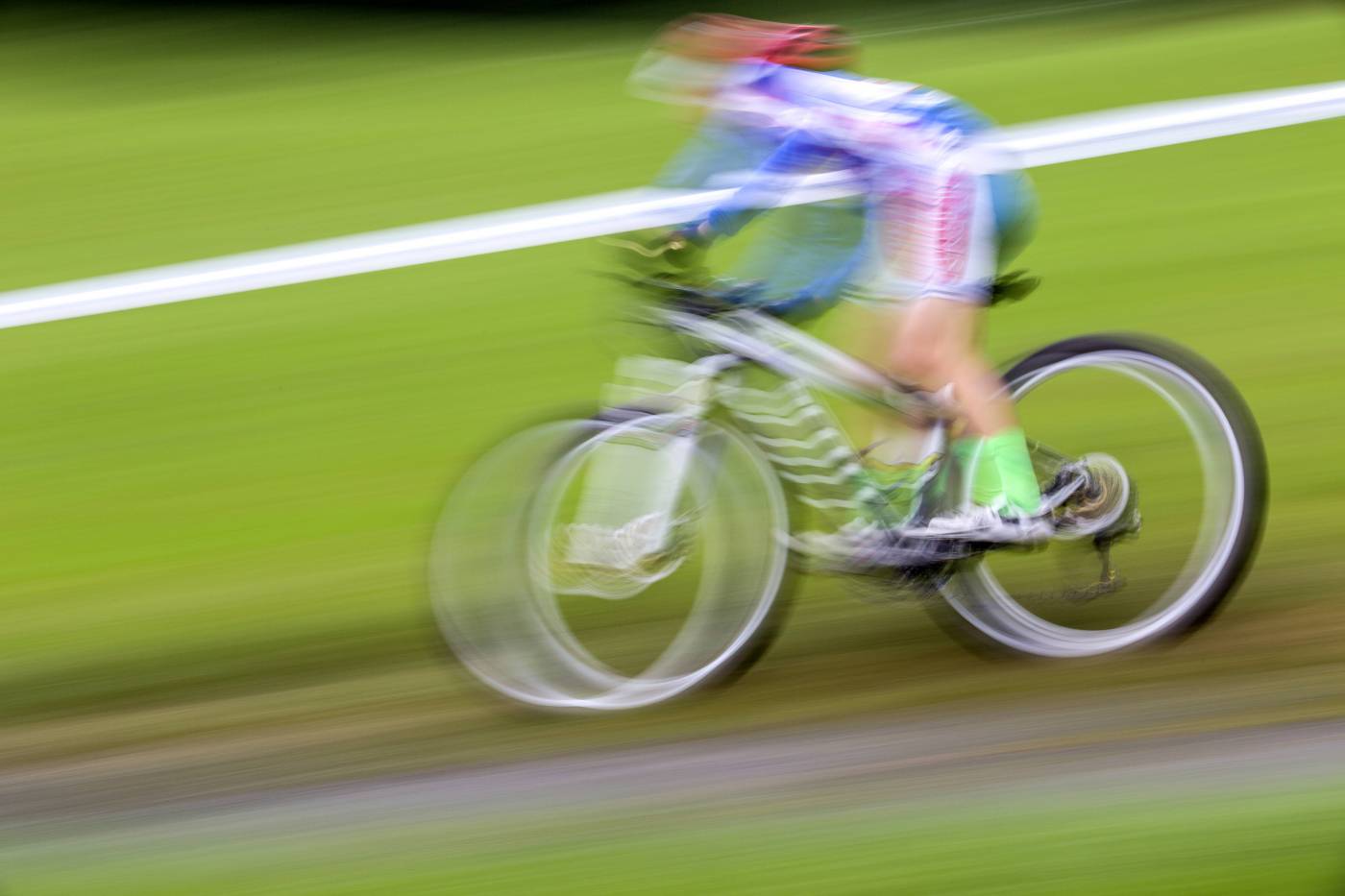 mountainbike racing speed/ picture