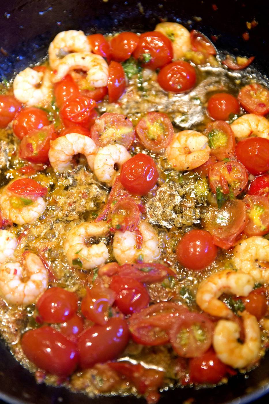 pasta tomato garlic prawn/ picture
