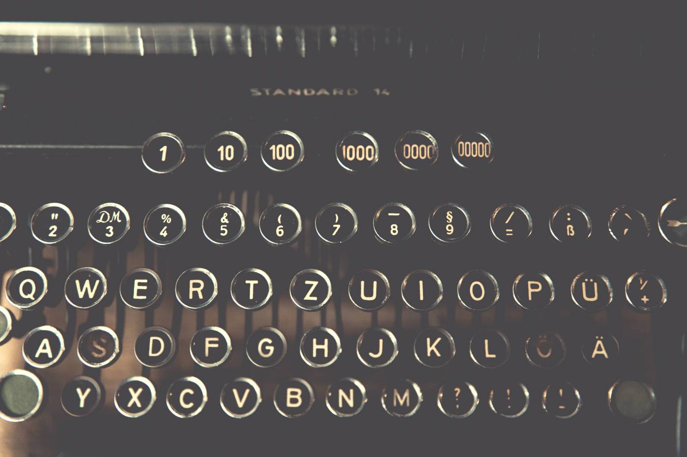 typewriter key vintage/ picture