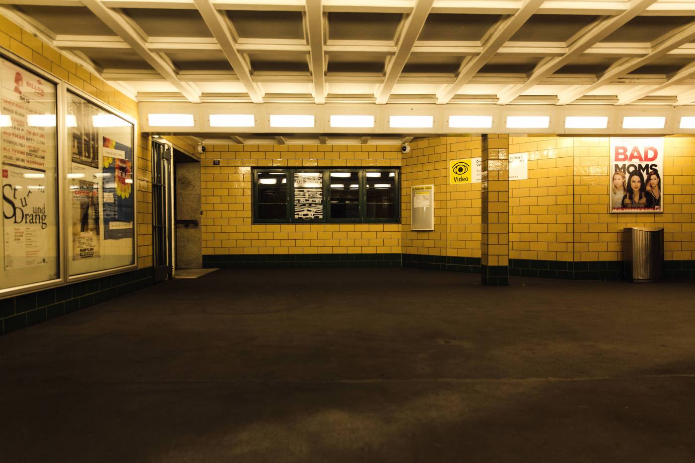 underground subway metro/ picture