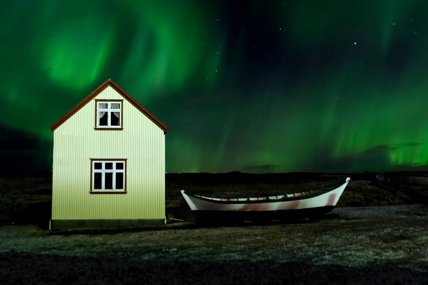 Enchanting House Under Winter Stars: A Dreamy Nightscape picture