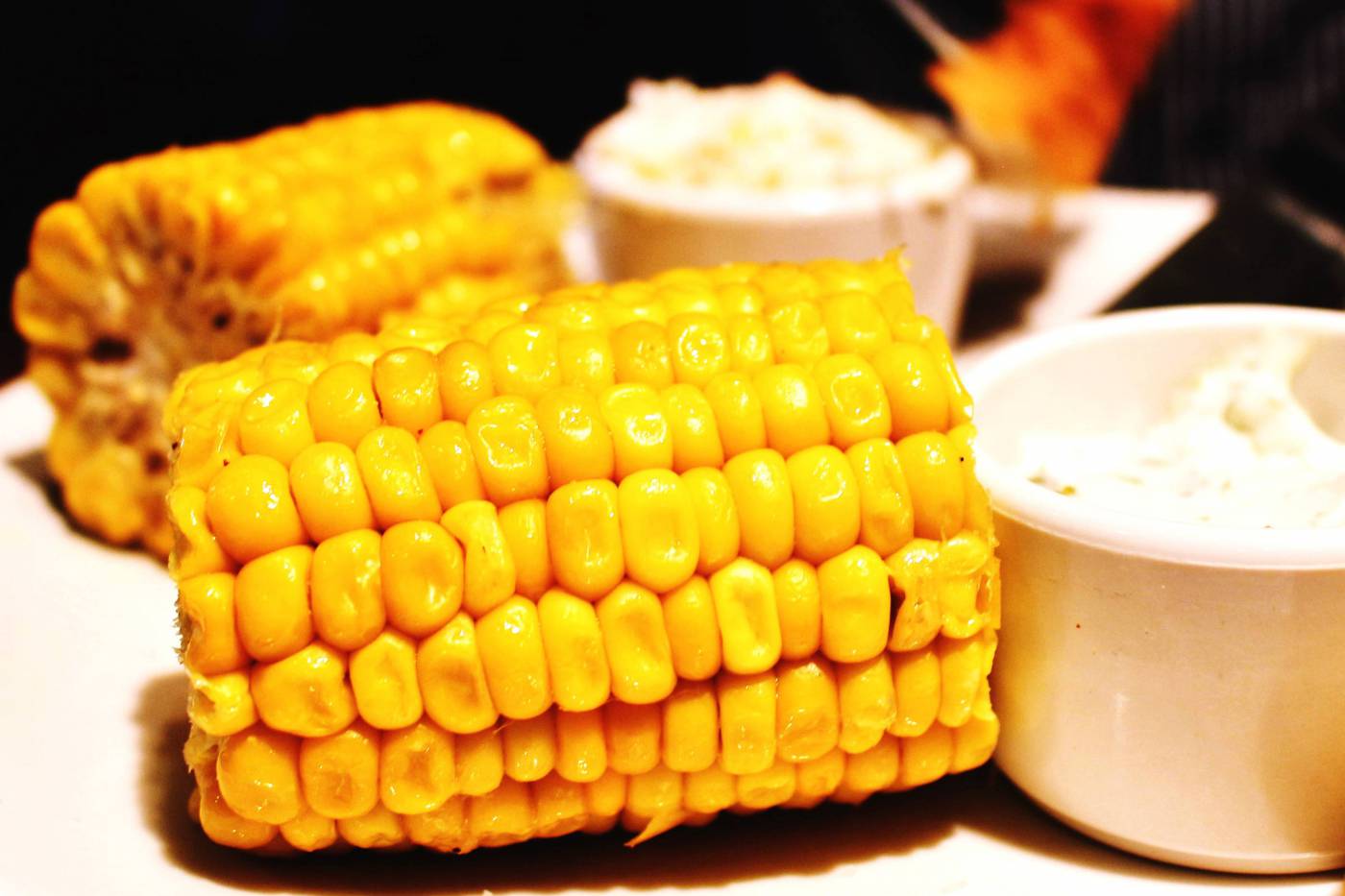 Fresh Corn on the Cob: Vibrant Summer Delights picture