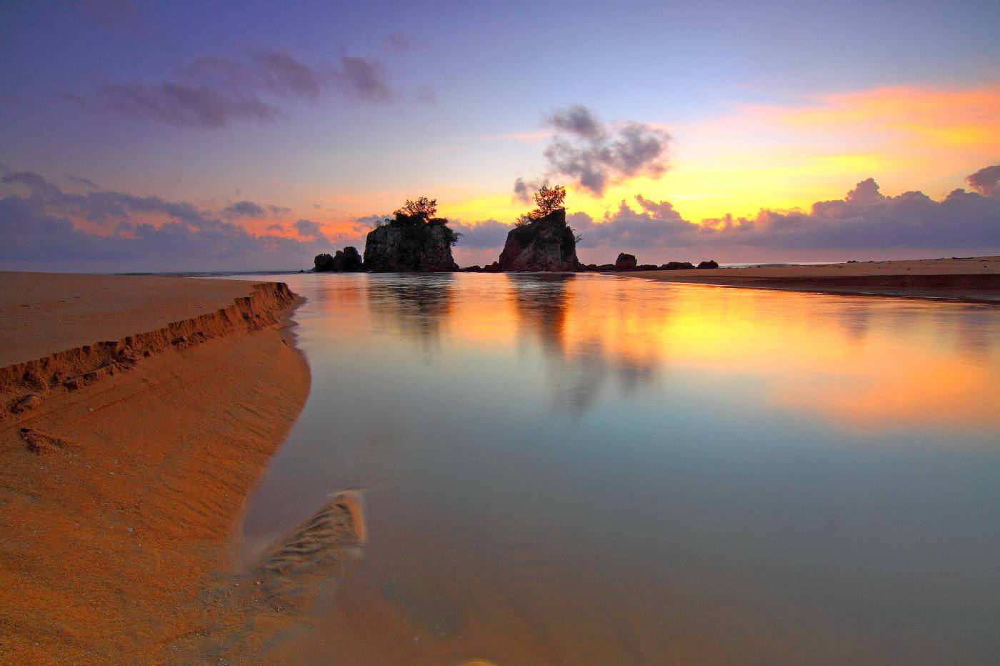 Calm Beach at Dawn  picture