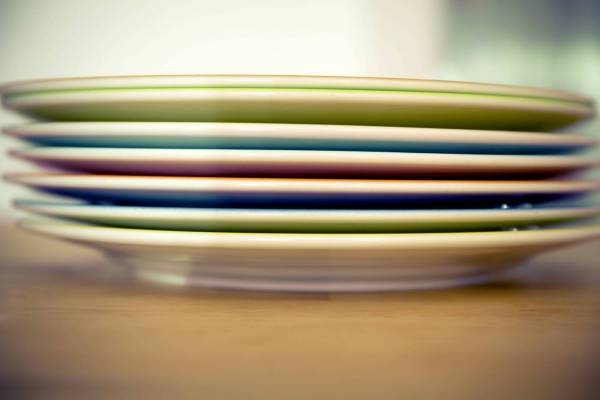colorful batch plate serve/