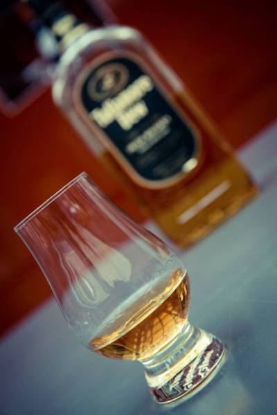 glass single malt whisky bottle/