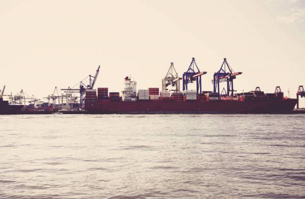 harbor container pier/