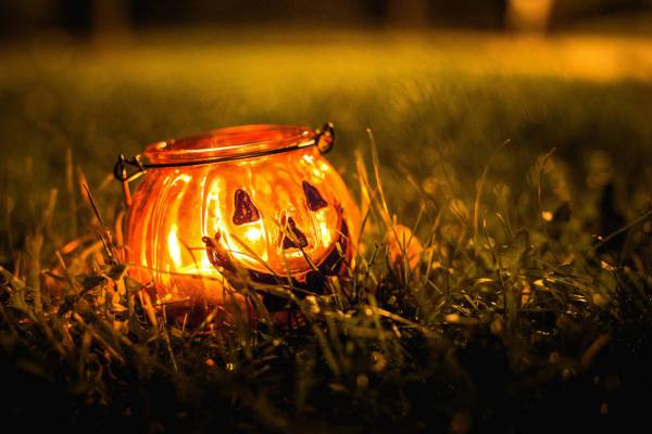 Halloween Candle Light at ?Night? Royalty- ...