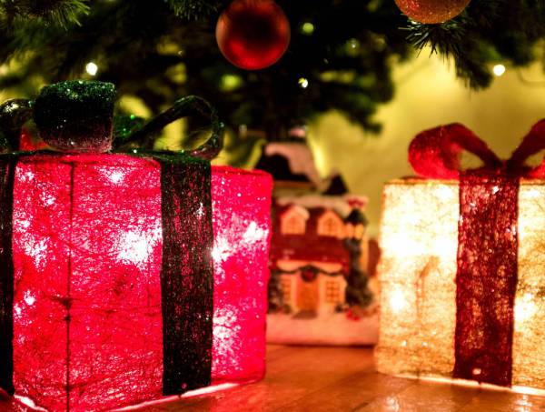 Glowing Christmas Parcel 